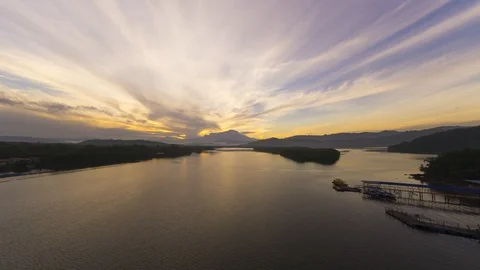Rolling cloud formations Stockbeeldmateriaal 96067405