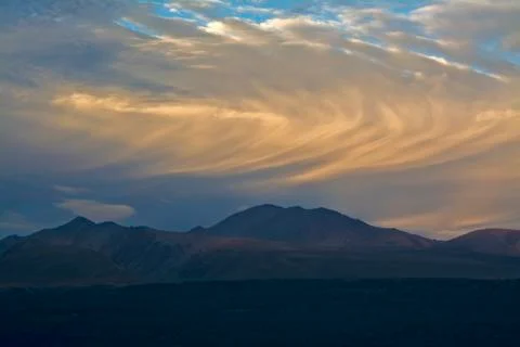 Rolling clouds above mountains before sunset Foto stock