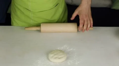 Rolling dough with a rolling pin Video stock 52487435