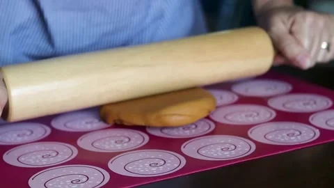 Rolling dough2 Trim Stock Footage 130775044