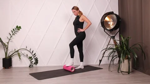 Rolling the feet with a roller. Video stock 280160620