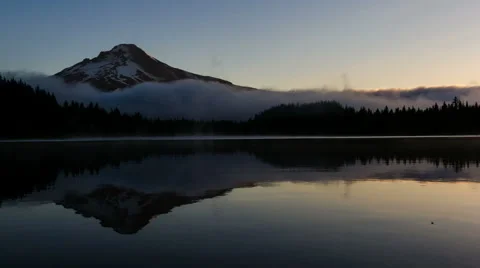 Rolling Fog and Clouds Over Trillium Lake with Mt Hood in Oregon at Sunrise Видео 40705613