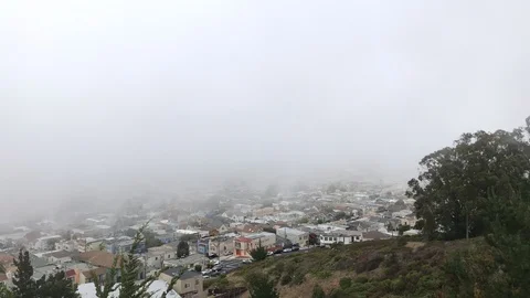 Rolling fog time lapse over Daly City Vídeo Stock 93098455
