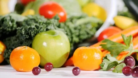 Rolling Grapes with Fresh Fruit and Vegetables Background Stockbeeldmateriaal 105139340