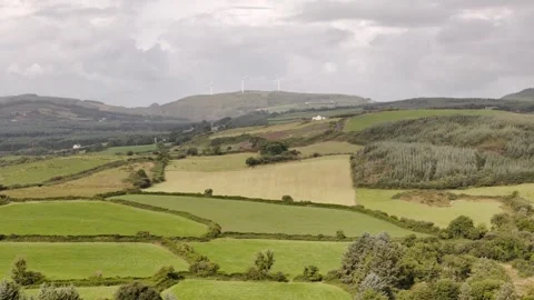 Rolling green hills and patchwork agricultural fields Stock-Footage 331715719