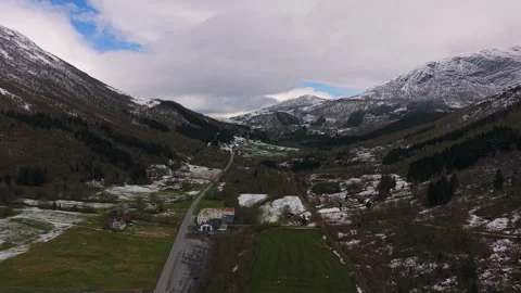 Rolling Hills and Snow-Patch Fields in Norwegian Countryside 動画素材 334742364