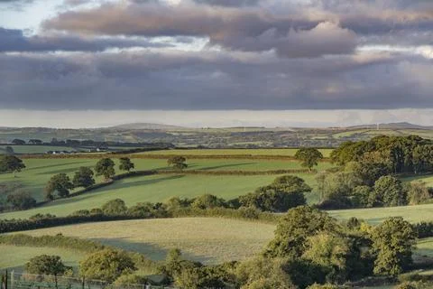 Rolling hills of Cornwall view towards Bodmin with gathering storm clouds Foto stock