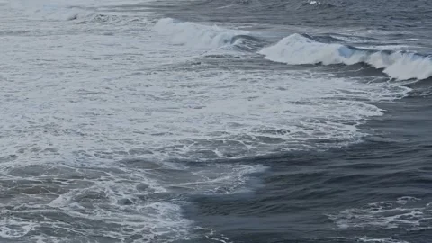 Rolling Ocean Waves and White Sea Foam Moving Across Water Видео 347635351