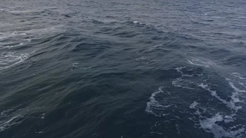 Rolling Ocean Waves and White Surf Across Blue Sea Vidéo 347636255