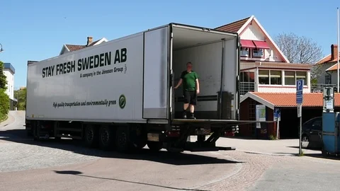 Rolling out delivery Stock Footage 91250591