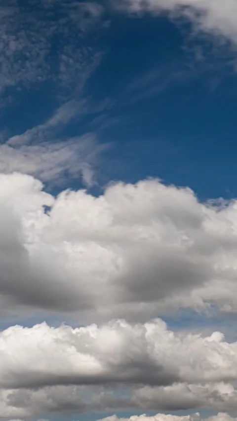 Rolling puffy cloud time lapse. Blue sky with running clouds. High quality 스톡 동영상 278606787