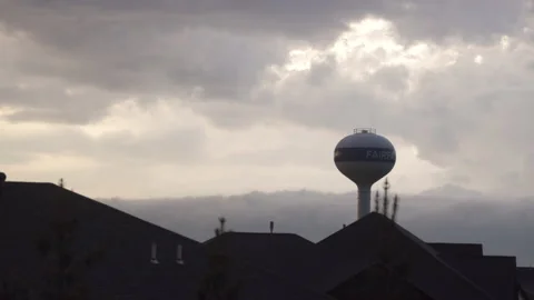 Rolling storm clouds time-lapse in a suburban town. Stock-Footage 144899072
