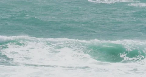 Rolling Waves 8K 스톡 동영상 330492537