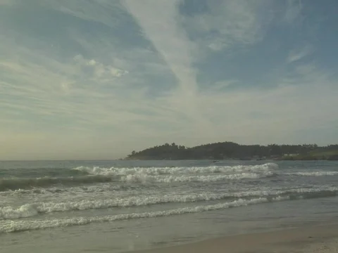 Rolling waves at the beach Stock-Footage 708409