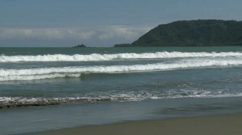 Rolling waves coming towards sandy beach, beautiful rocky outcrop  스톡 동영상 609306