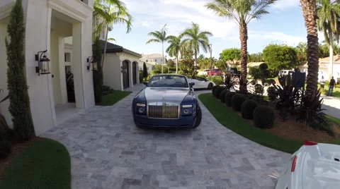 Rolls Royce Drophead Aerial Vídeos de archivo 52079759