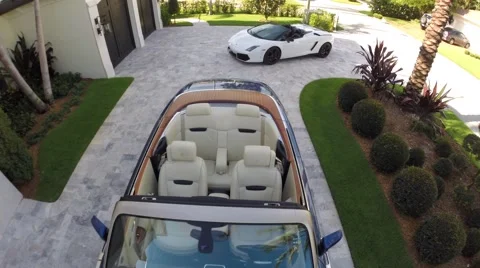 Rolls Royce Drophead + Lamborghini Vídeos de archivo 52079767