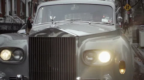 Rolls-Royce grill up close moving up to 5th Ave sign on Lower Fifth Avenue NYC 스톡 동영상 58874883