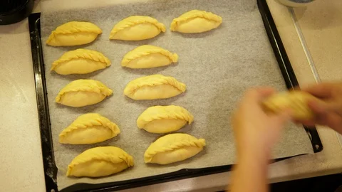 Rolls stuffed mince Beef on Tray ready to cook. Chef preparing Bun with meet. 動画素材 129454322