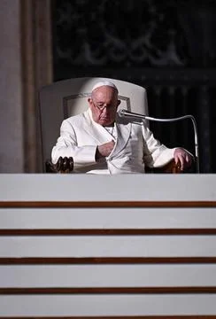  Rom, Vatikan 22.11.2023 Papst Franziskus I. nachdenklich bei der woechent... Stock Photos