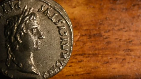 Roman Coin Iluminated by light Stockbeeldmateriaal 333609720