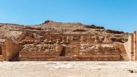 Roman columns of the Great temple complex in Petra (Rose City), Jordan. The c Foto stock
