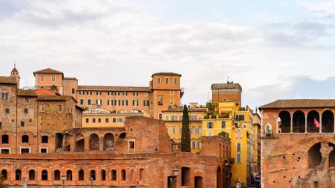 Roman Forum in the evening, a rectangular forum surrounded by the ruins of se Foto stock