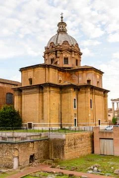 Roman Forum in the evening, a rectangular forum surrounded by the ruins of se Foto stock