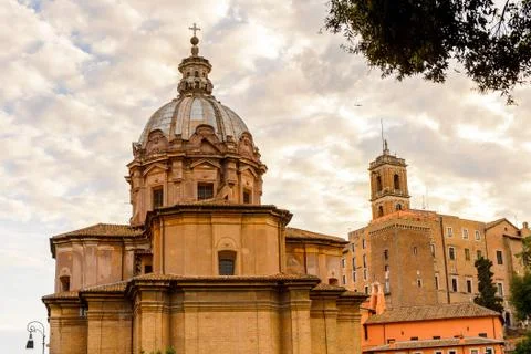 Roman Forum in the evening, a rectangular forum surrounded by the ruins of se Foto stock