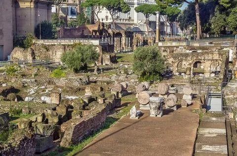 Roman Forum The Roman Forum is a rectangular forum (plaza) surrounded by t... Foto stock