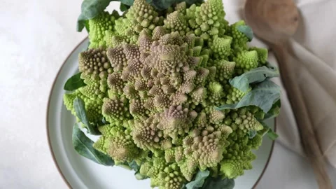 Romanesco broccoli rotating on plate, view from above Stock Footage 246723914