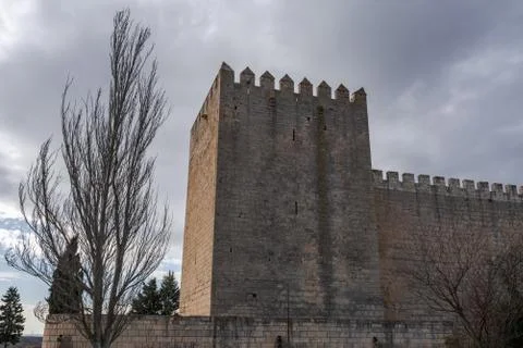 Romanesque castle and dramatic cloudy and stormy sky . Palencia, Spain 库存照片