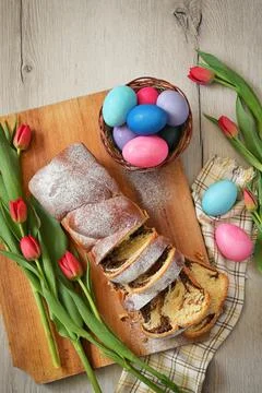 Romanian Easter bread  Cozonac on Easter Table 스톡 사진