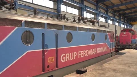 Romanian Train in station 스톡 동영상 156811470
