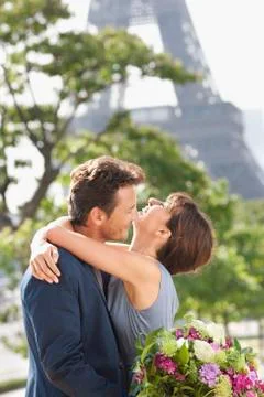 Romantic couple with the Eiffel Tower in the background, Paris, Ile-de-France, Stock Photos