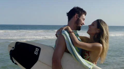 Romantic couple embracing on beach 库存影片 49620950