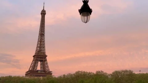 Romantic Eiffel Tower view in Paris at sunset Video stock 336425686