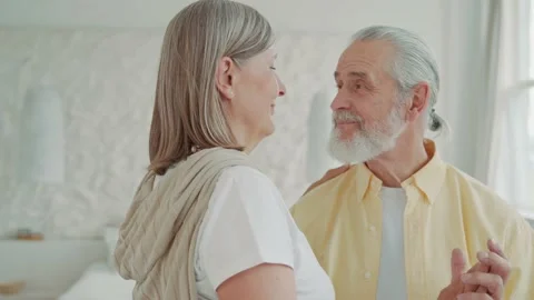 Romantic elderly old couple dancing in the living room, the loving husband holds Vídeos de archivo 224536283
