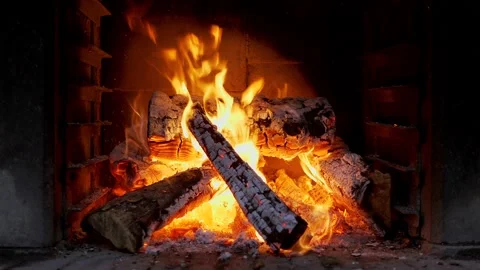 Romantic Fireplace with Burning Logs Flames and Cracking Fire Sound Vídeo Stock 168092055