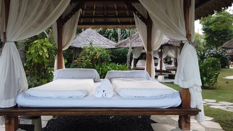 Romantic gazebos for massage. 스톡 동영상 109145180