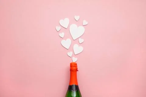 Romantic love hearts exploding from a bottle of champagne Foto stock