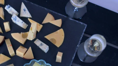 Romantic lunch with different types of cheese. Vídeos de archivo 109126682