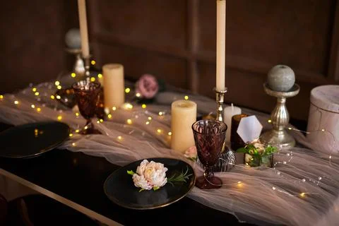 Romantic or Wedding dinner setup or Holiday table setting Foto stock