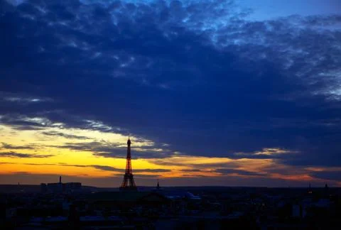 Romantic Paris in the dusk Stock-Fotos