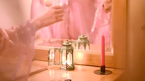Romantic scene indoors 스톡 동영상 133714368