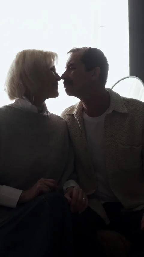 Romantic senior couple sharing an intimate kiss in silhouette Stock-Footage 341185144