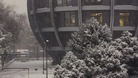 Romantic snowfall in the city. Stock Footage 277535670