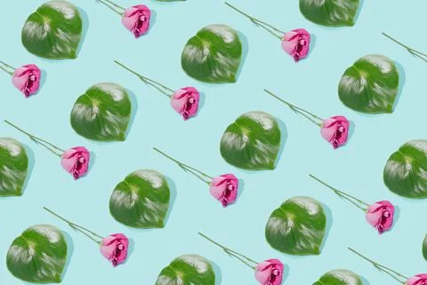 Romantic spring pattern made with green leaf and pink rose on pastel blue bac Foto stock