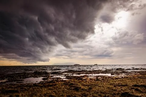 Romantic sunset on the beach with cloudy sky like a painting, view to Samot.. Foto stock