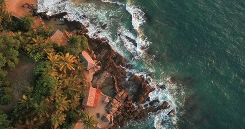 Romantic sunset on a tropical beach with palm trees Vídeos de archivo 103235470